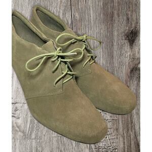 Clarks women’s brown suede‎ heels. Bendables. Lace up. Size 12